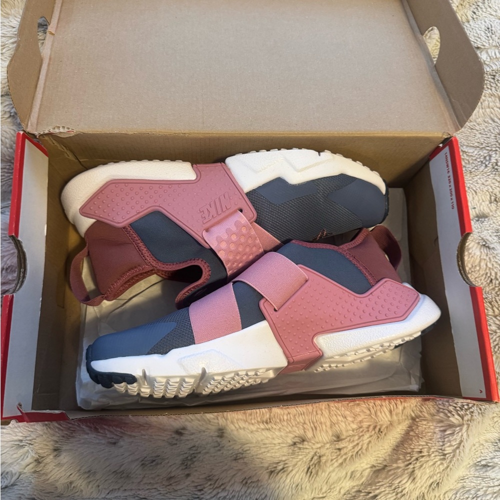 Nike Kids Sneakers in Pink and Gray